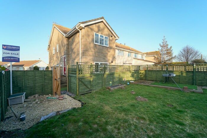 2 Bedroom Flat For Sale In Julians Acres, Berrow, Burnham-On-Sea, TA8