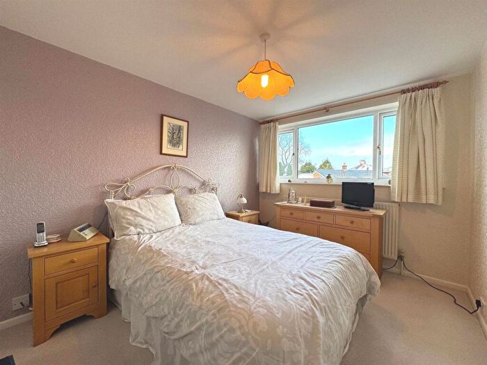 3 Bedroom End Of Terrace House For Sale In Hawksworth Close, Leek, ST13