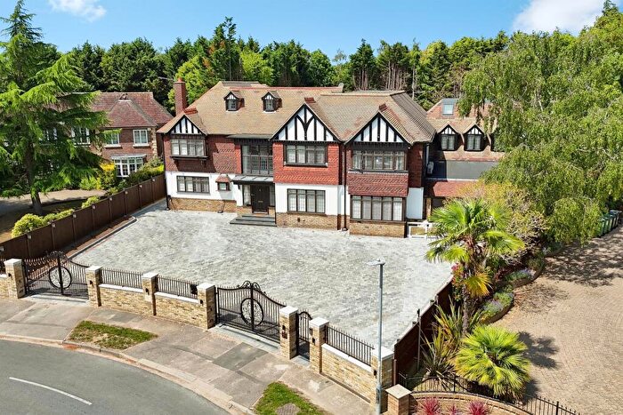 7 Bedroom Detached House For Sale In Carnaby Road, Broxbourne, EN10