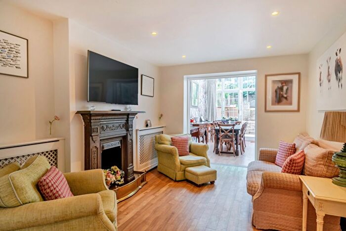 6 Bedroom Detached House To Rent In Paultons Square, London, SW3