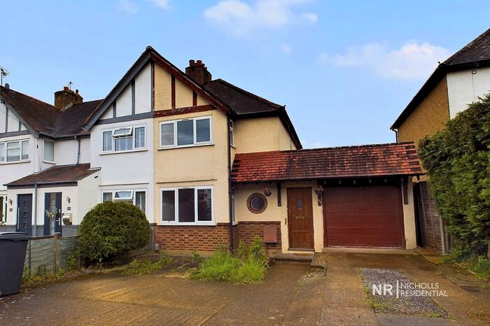 3 Bedroom Property To Rent In Gilders Road, Chessington, Surrey., KT9