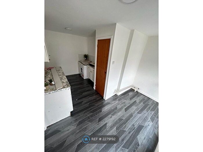 2 Bedroom Flat To Rent In Victoria Street, Barnstaple, EX32