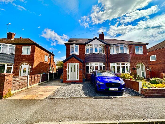 4 Bedroom Semi-Detached House For Sale In Okehampton Crescent, Sale, Cheshire, Greater Manchester, M33