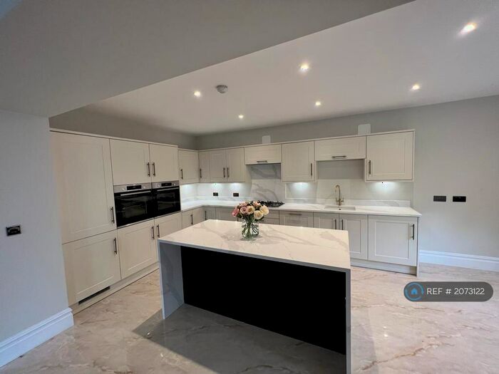 3 Bedroom Bungalow To Rent In Eastham House, Eastham, Wirral, CH62