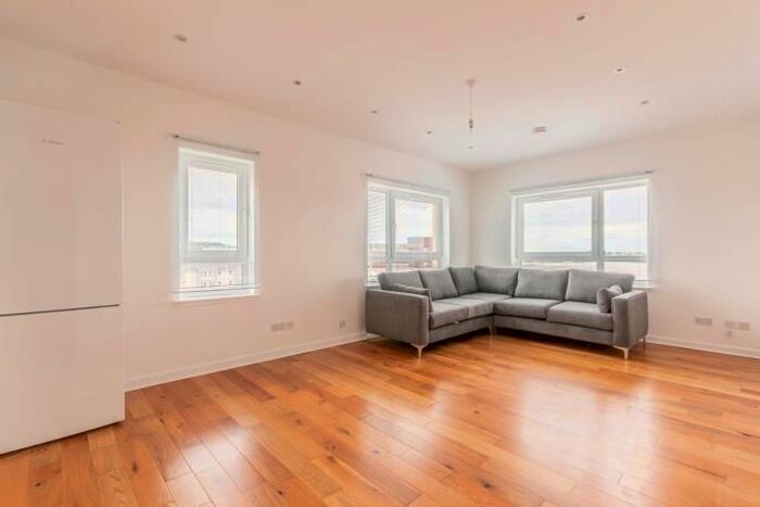 3 Bedroom Flat To Rent In New Mart Place, Edinburgh, EH14