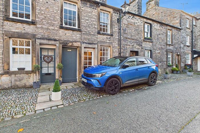 2 Bedroom Cottage For Sale In Horse Market, Kirkby Lonsdale, LA6