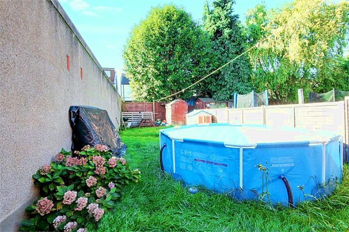 2 Bedroom Maisonette To Rent In Holmbridge Gardens, Enfield, Middlesex, EN3