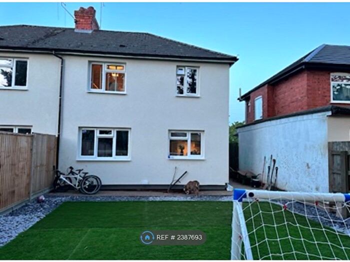 4 Bedroom Semi-Detached House To Rent In Lindsay Avenue, Northampton, NN3