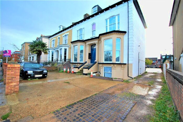 2 Bedroom Flat To Rent In Overcliffe, Gravesend, DA11