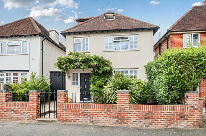 4 Bedroom Detached House For Sale In Northbrook Road, Aldershot, Hampshire, GU11
