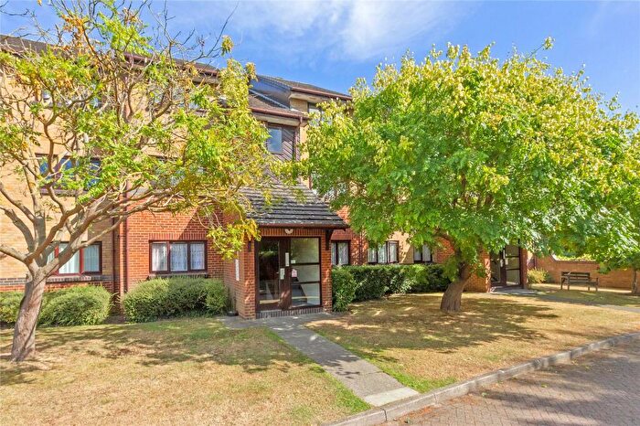 1 Bedroom Apartment To Rent In Barkers Court, Sittingbourne, Kent, ME10