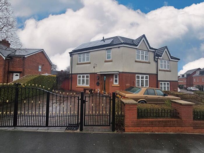 3 Bedroom Semi Detached House For Sale In Chaucer Road, Walsall, WS3