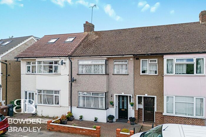 3 Bedroom Terraced House For Sale In Kelly Way, Chadwell Heath, RM6