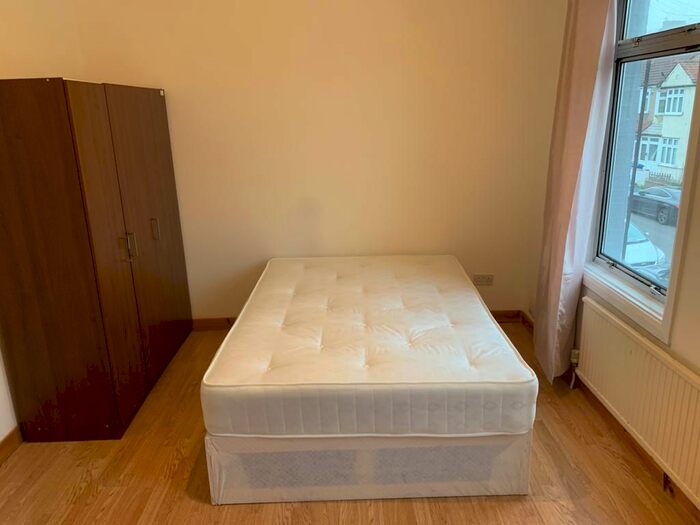 1 Bedroom Flat To Rent In Croyland Road, London, N9