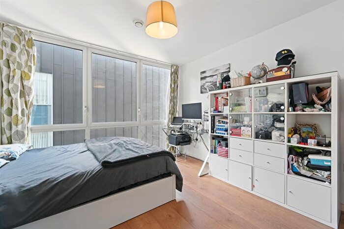 2 Bedroom Flat For Sale In Ealing Road, Brentford, TW8