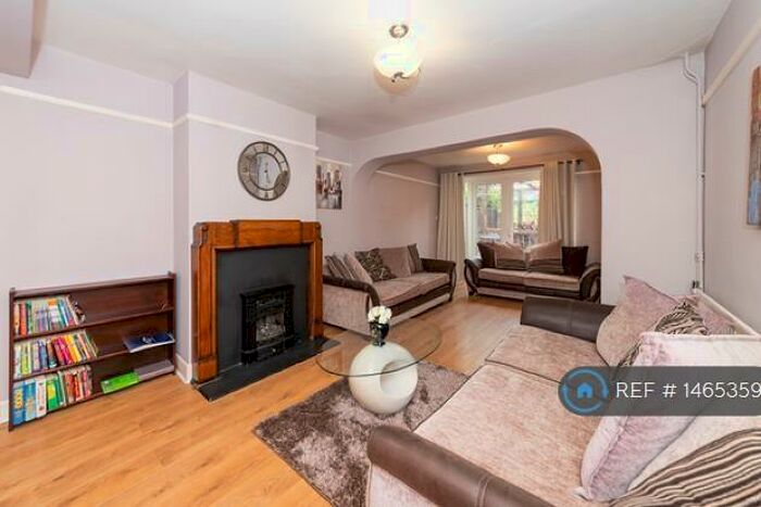 4 Bedroom Semi-Detached House To Rent In Elm Road, Reading, RG6