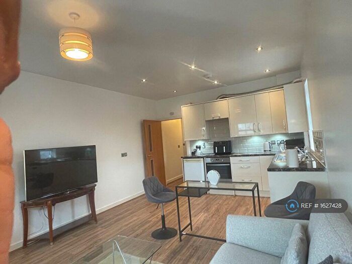 2 Bedroom Flat To Rent In Globe Lane, Poole, BH15