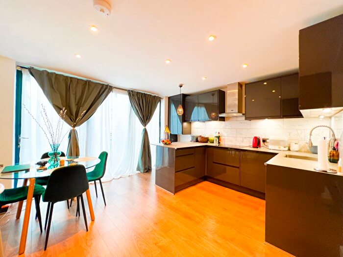 2 Bedroom Flat For Sale In Byron Road, Harrow, Middlesex, HA3