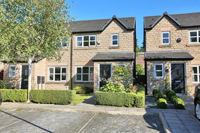 2 Bedroom Semi-Detached House To Rent In Leat Place, SK10