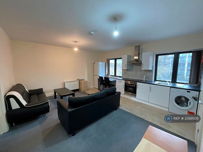 2 Bedroom Flat To Rent In Burlington Court, Slough, SL1