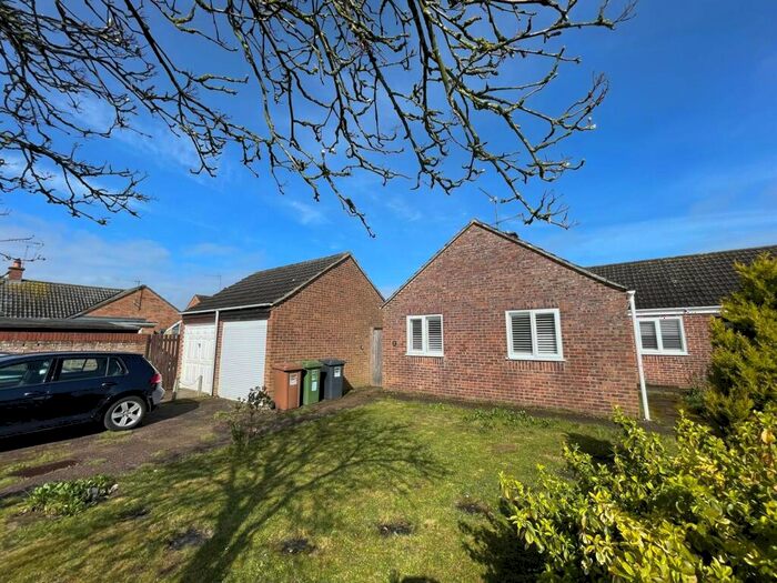 3 Bedroom Bungalow To Rent In Thompson Avenue, Holt, NR25