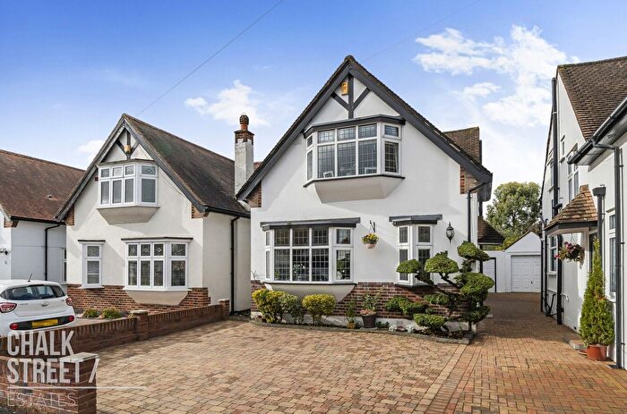 4 Bedroom Detached House For Sale In Dee Way, Rise Park, RM1