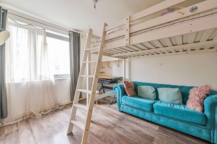 1 Bedroom Flat For Sale In Victoria Road, North Acton, London, W3