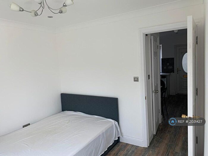 Studio To Rent In Chadwell Heath, Romford, RM6