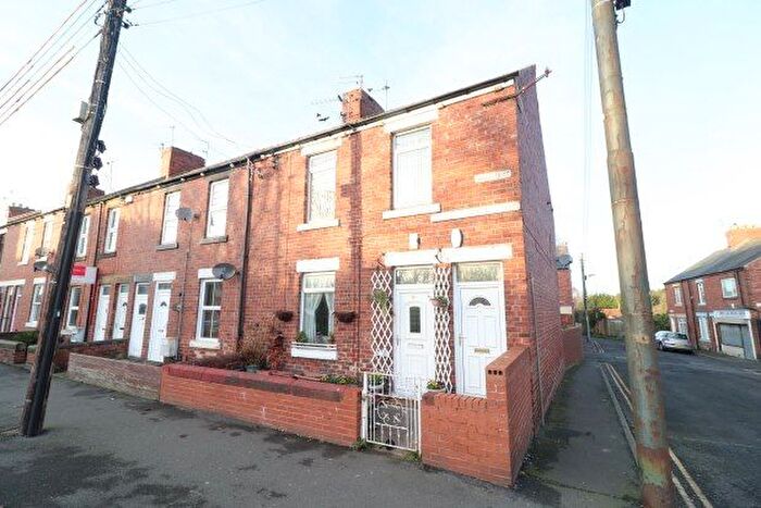 2 Bedroom Flat To Rent In Cooperative Terrace, Washington, NE37