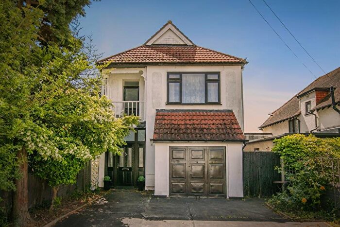 4 Bedroom Detached House For Sale In Walton Road, Clacton-On-Sea, CO15