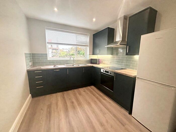 3 Bedroom Maisonette To Rent In Henleaze Road, Bristol, BS9