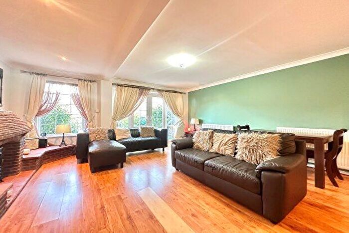 3 Bedroom Property To Rent In Woodpecker Grove, Birmingham, B36