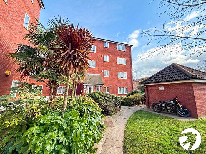 1 Bedroom Flat To Rent In Harlinger Street, London, SE18