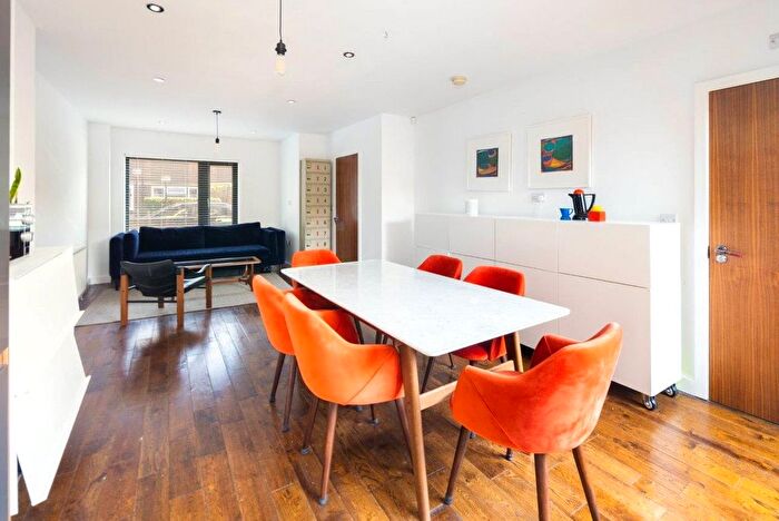 4 Bedroom End Of Terrace House To Rent In Queens Road West, London, E13