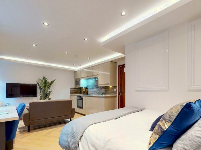 Apartment To Rent In Apt, Live Oasis Piccadilly #, M1