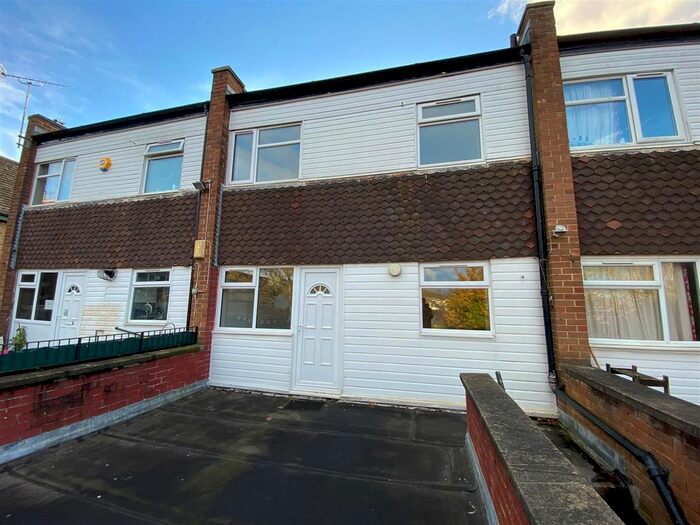 2 Bedroom Maisonette To Rent In Town Street, Horsforth, Leeds, LS18