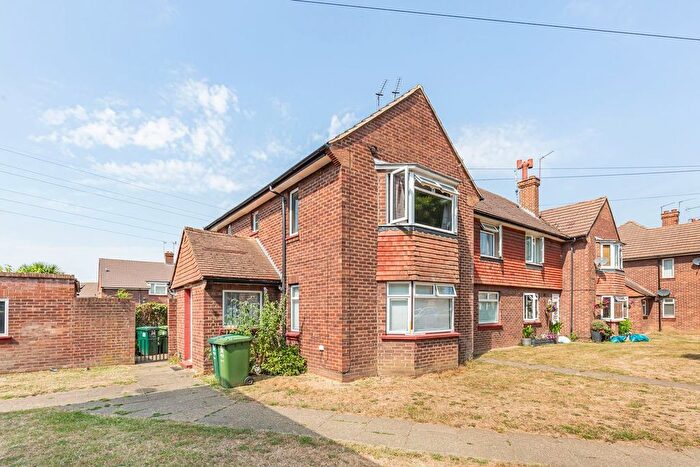 2 Bedroom Maisonette For Sale In Booth Drive, Staines-Upon-Thames, TW18