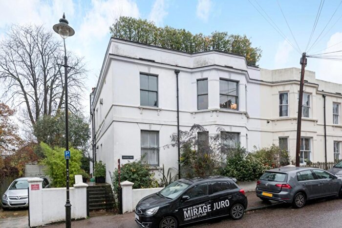 3 Bedroom Flat To Rent In Waldegrave Road London, SE19