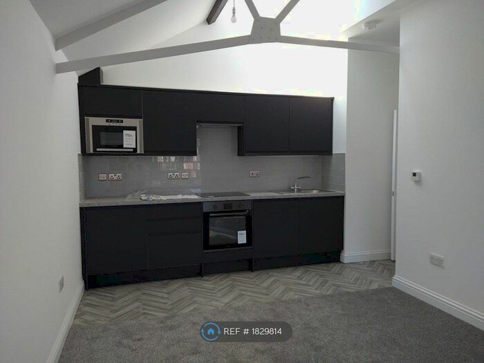 2 Bedroom Flat To Rent In Parade, Exmouth, EX8