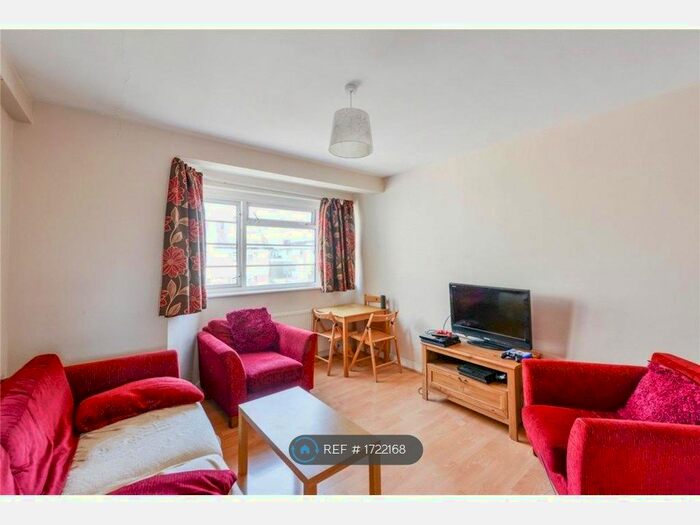 3 Bedroom Flat To Rent In Holmbury Court, London, SW17