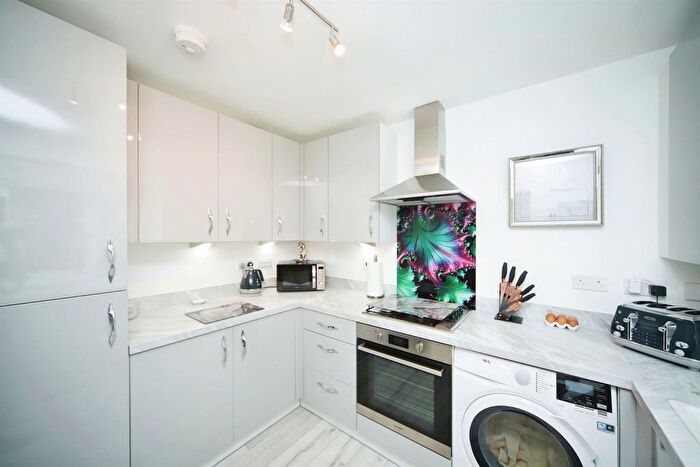 1 Bedroom Flat For Sale In Chapples Close, Norton Fitzwarren, Taunton, TA2