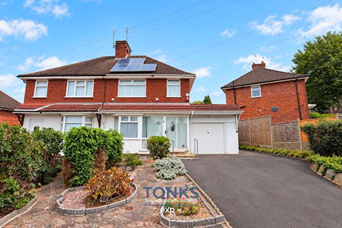 3 Bedroom Semi-Detached House For Sale In Bodenham Road, Oldbury, B68