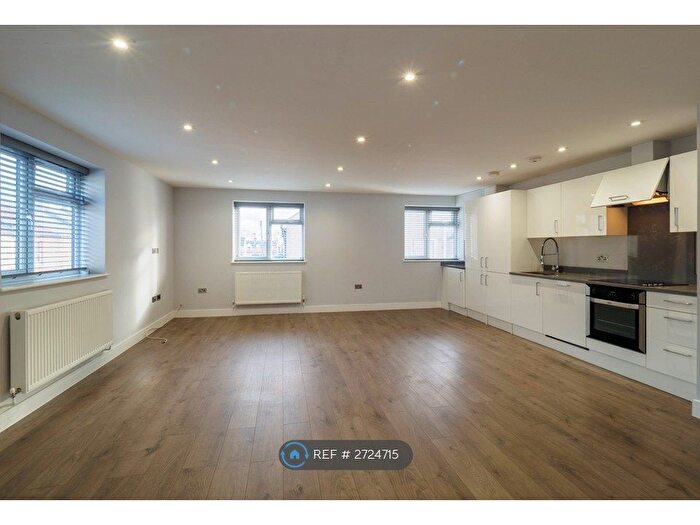 2 Bedroom Flat To Rent In Hatfield Heights, Watford, WD24