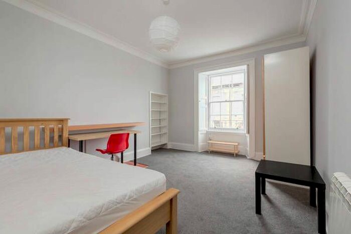 2 Bedroom Flat To Rent In Causewayside, Newington, Edinburgh, EH9