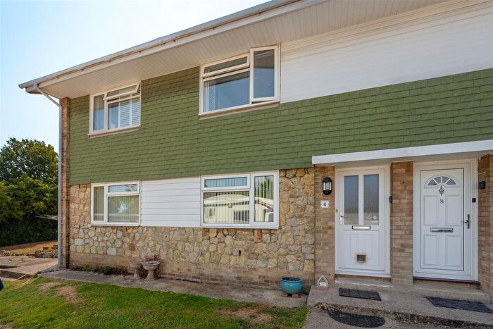 2 Bedroom Flat For Sale In Cypress Close, Whitstable, CT5