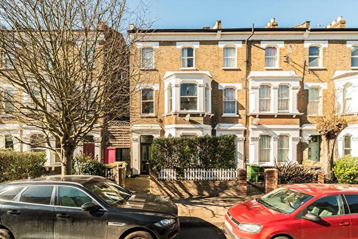 2 Bedroom Flat To Rent In Frithville Gardens, London, W12