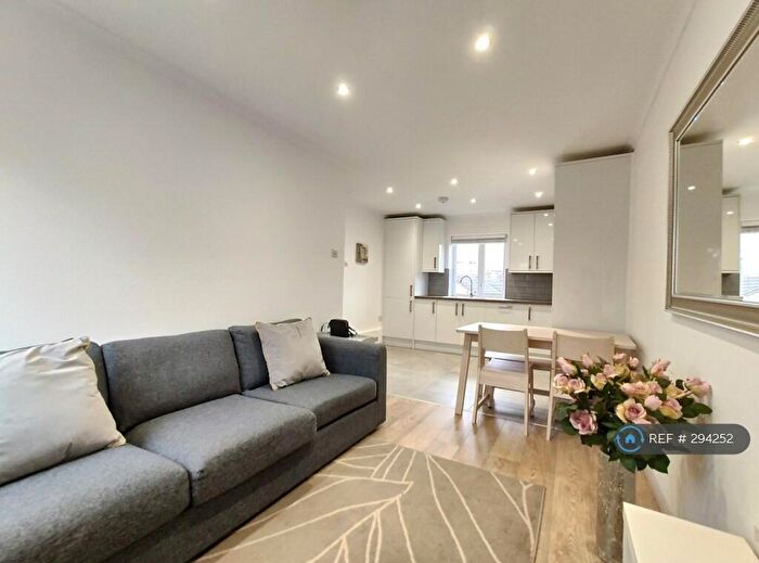 2 Bedroom Flat To Rent In Timber Pond, London, SE16