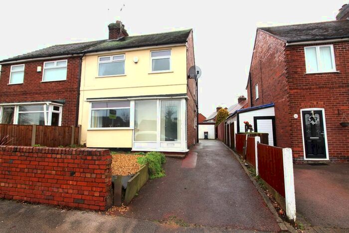 3 Bedroom Semi-Detached House To Rent In Henry Street, Hucknall, Nottingham, NG15