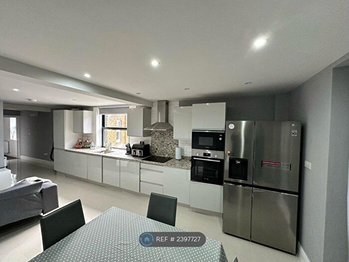 2 Bedroom Flat To Rent In Station Road, Ashford, TW15