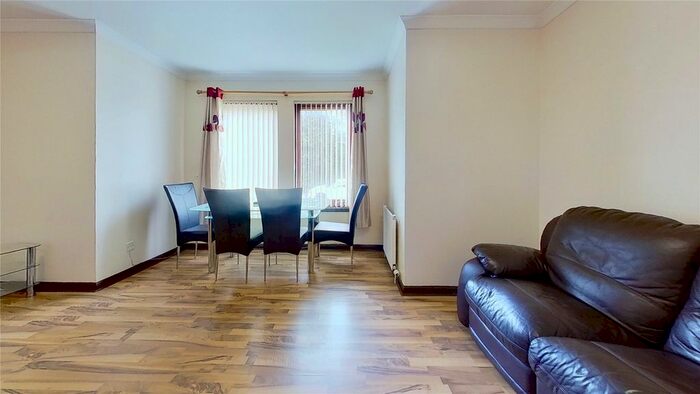 2 Bedroom Flat To Rent In Meldrum Gardens, Crossmyloof, Glasgow, G41